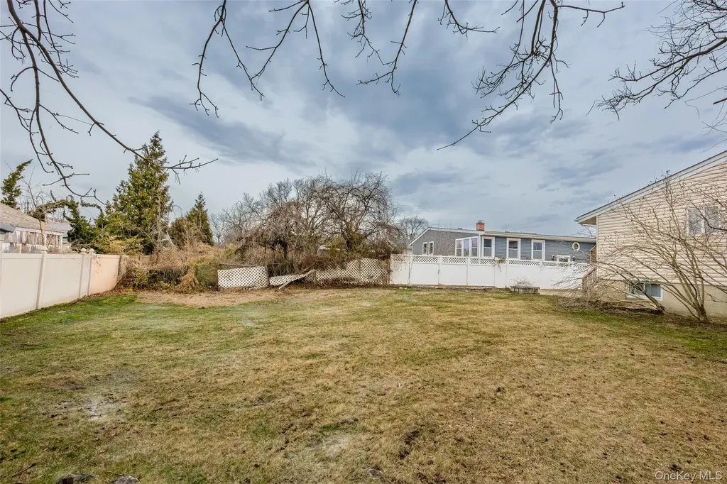 2582 Centre Avenue Bellmore NY 11710