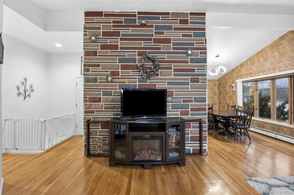 2582 Centre Avenue Bellmore NY 11710