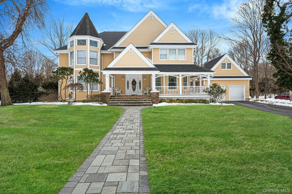 3 Moss Creek Lane East Patchogue NY 11772