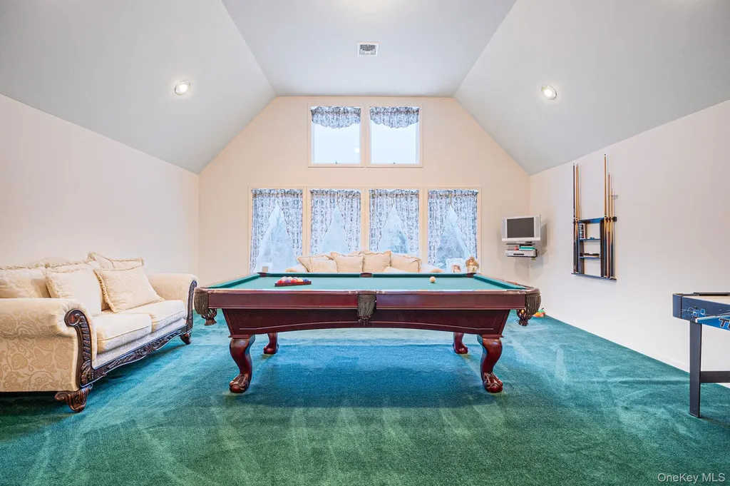 3 Moss Creek Lane East Patchogue NY 11772