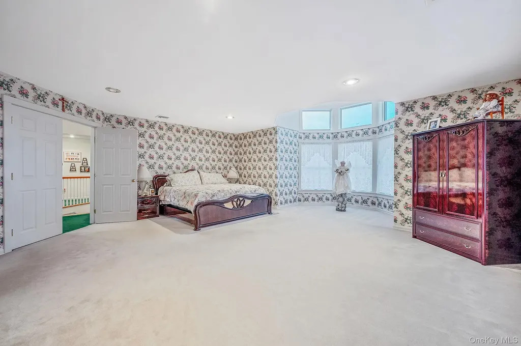 3 Moss Creek Lane East Patchogue NY 11772