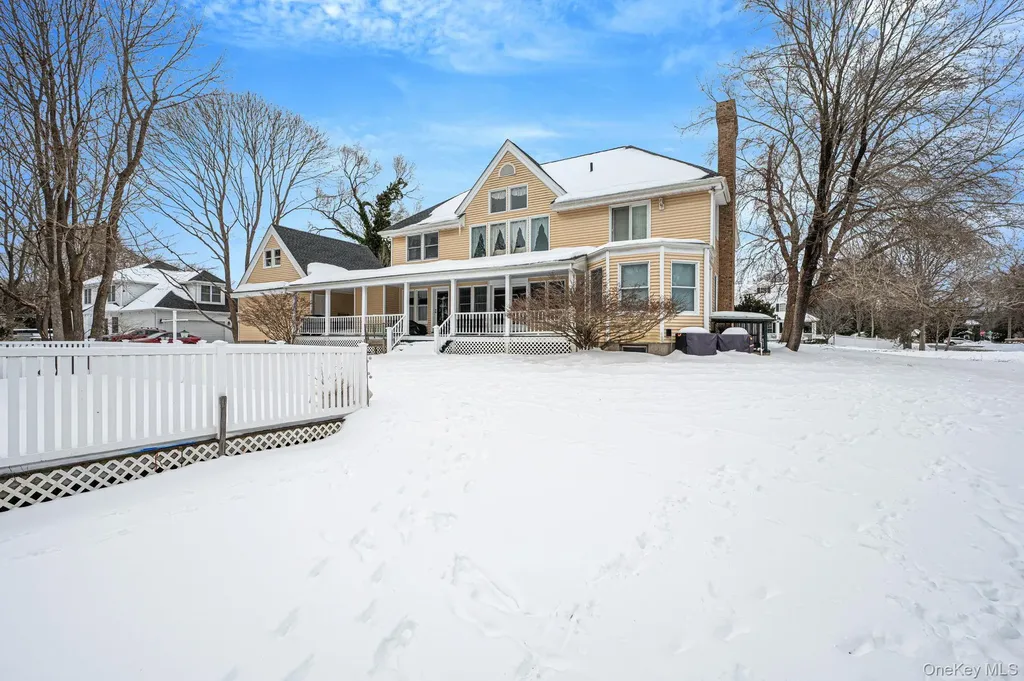 3 Moss Creek Lane East Patchogue NY 11772