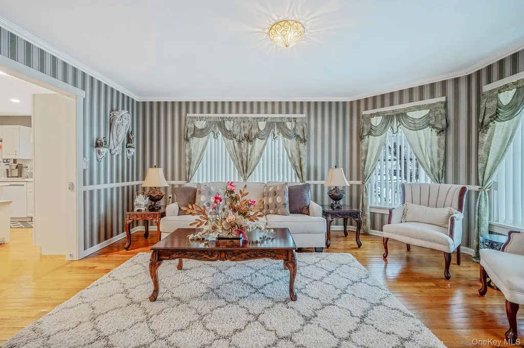 3 Moss Creek Lane East Patchogue NY 11772