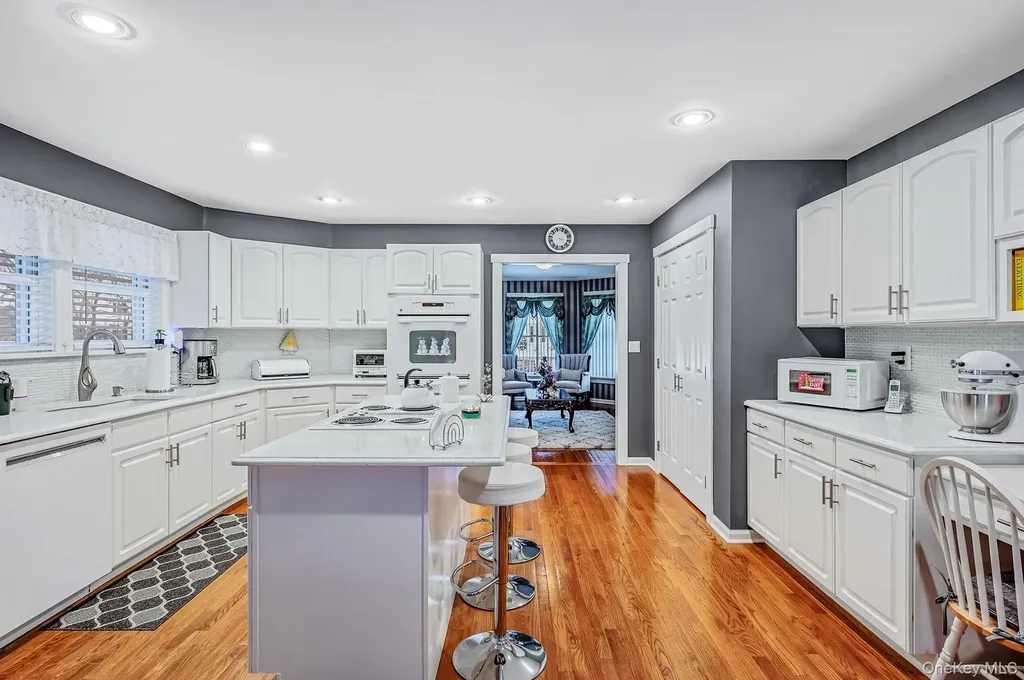 3 Moss Creek Lane East Patchogue NY 11772