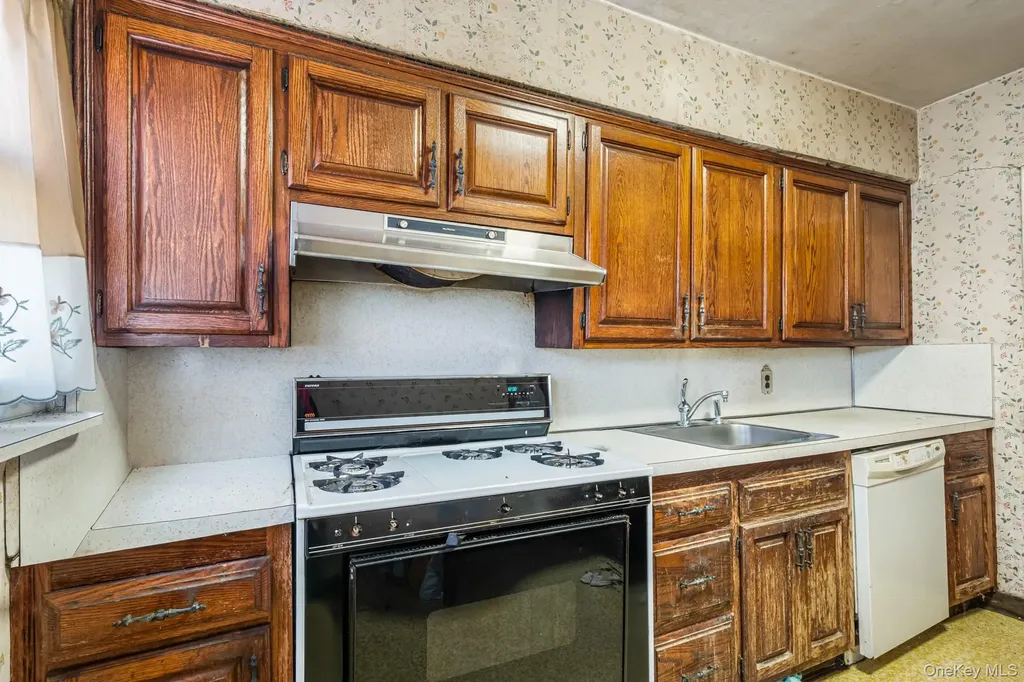 7555 198th Street Fresh Meadows NY 11366