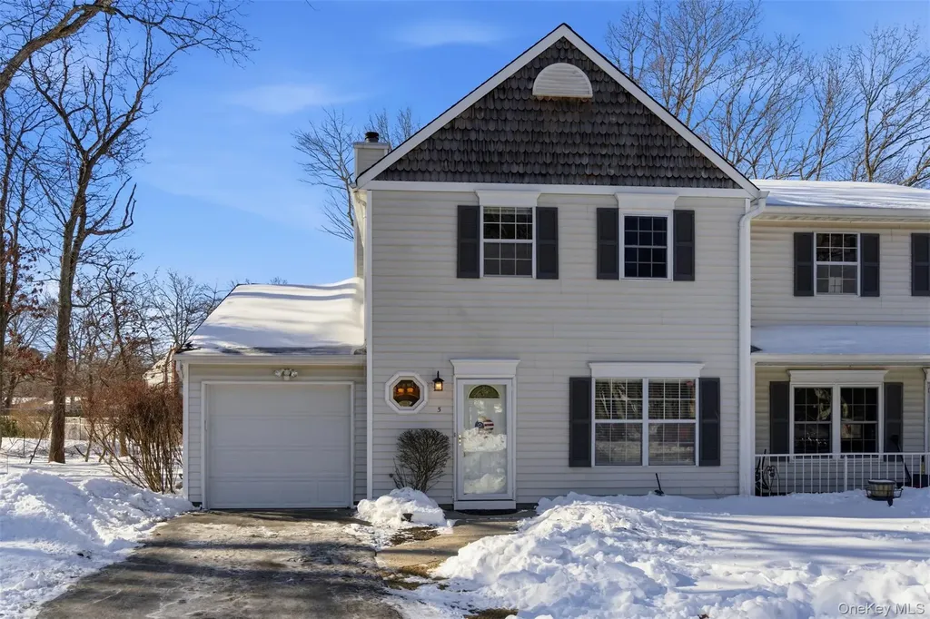 5 Deer Path Coram NY 11727