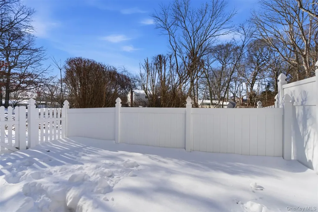 5 Deer Path Coram NY 11727