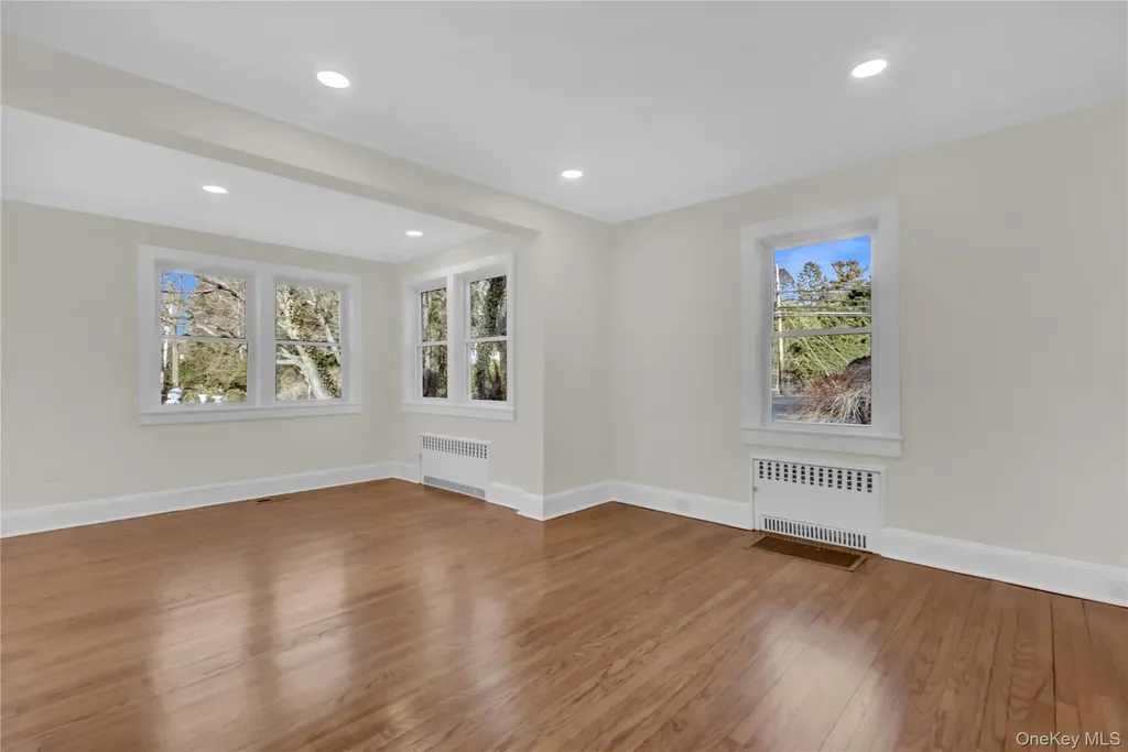 283 W Neck Road Huntington NY 11743