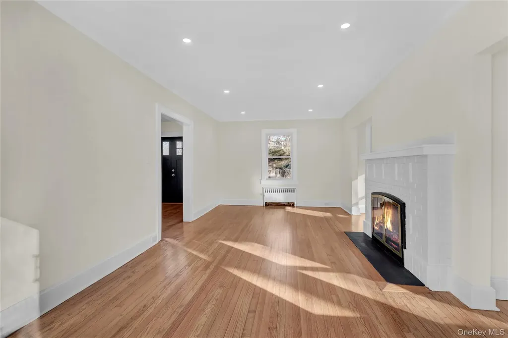 283 W Neck Road Huntington NY 11743