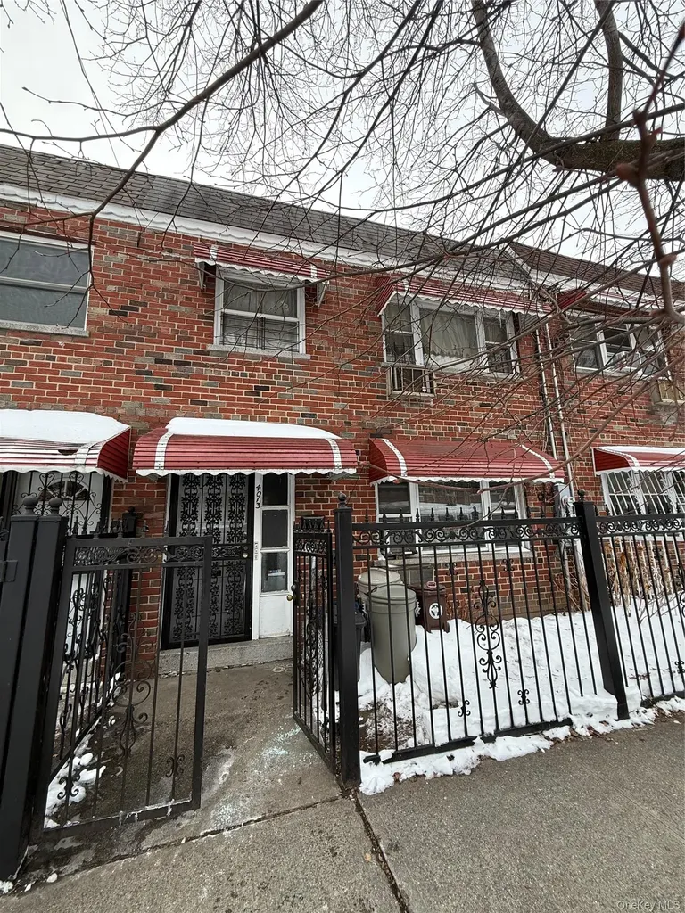 4013 De Reimer Avenue Bronx NY 10466