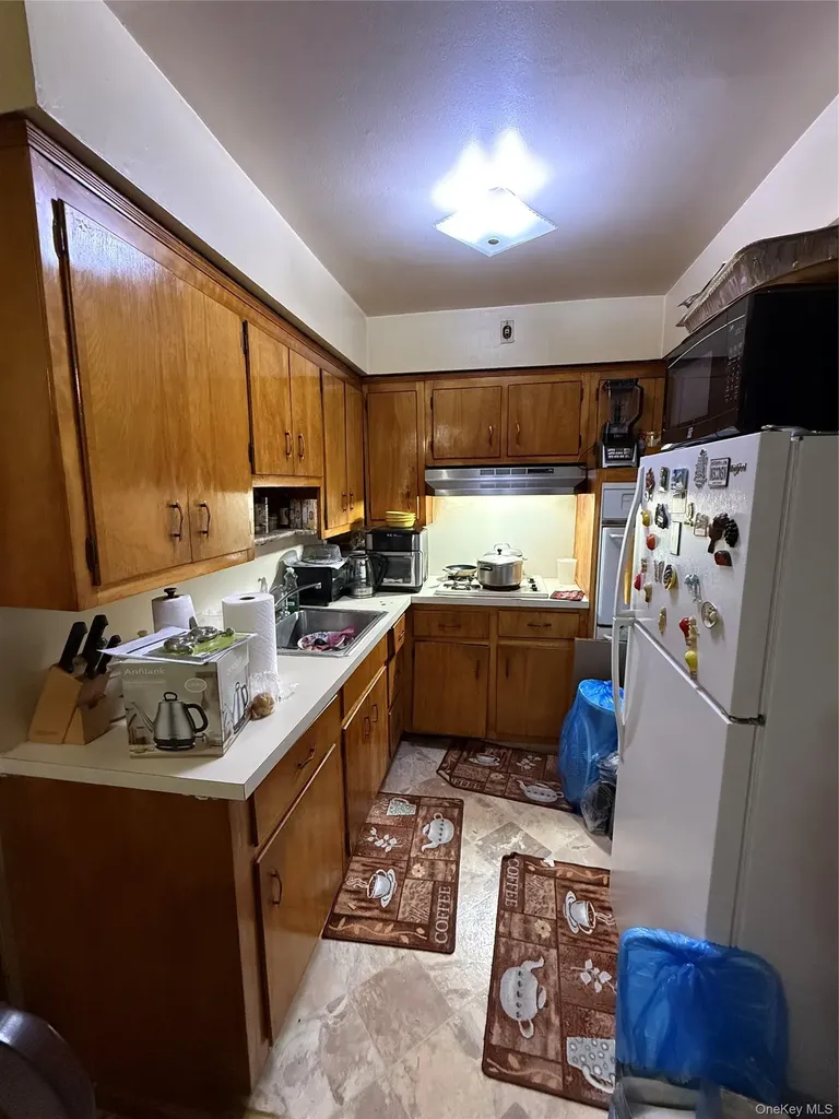 4013 De Reimer Avenue Bronx NY 10466