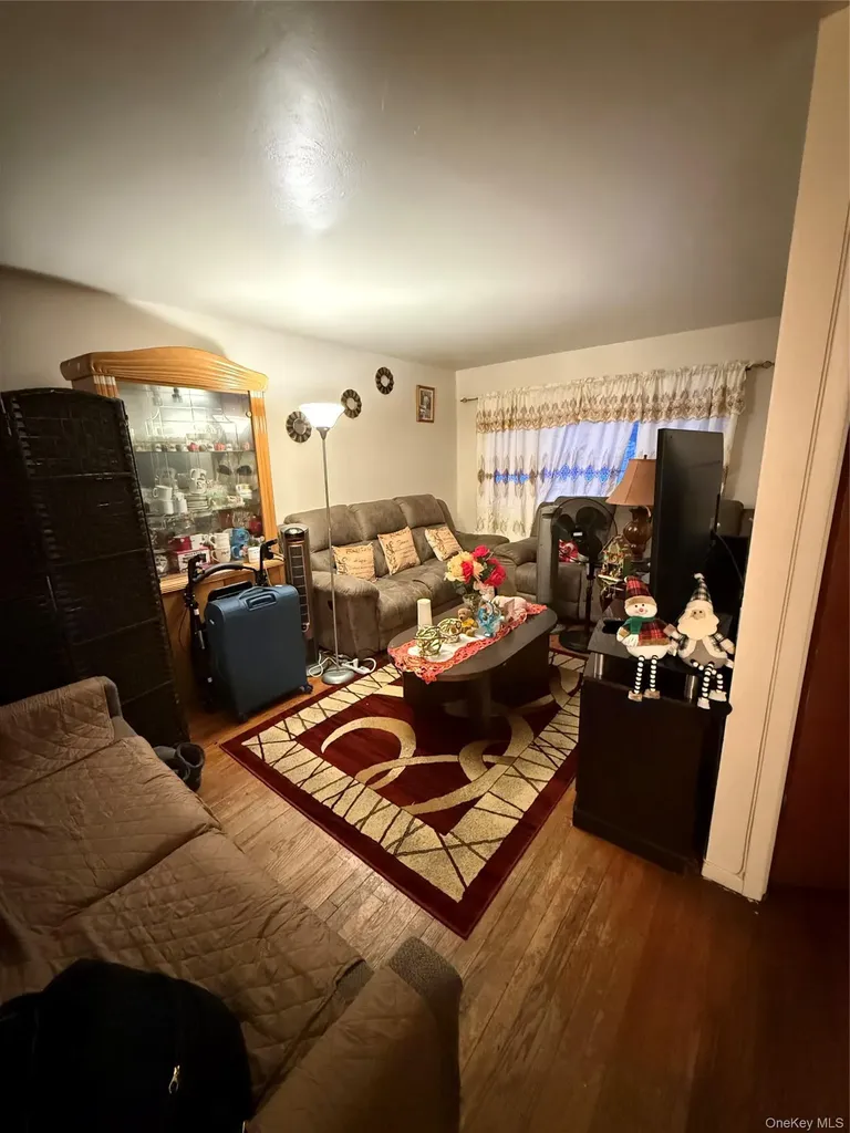 4013 De Reimer Avenue Bronx NY 10466