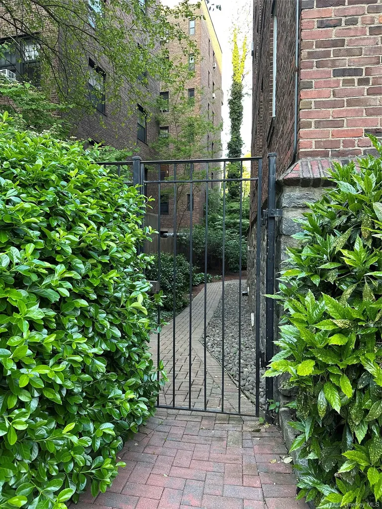 25 Parkview Avenue Bronxville NY 10708