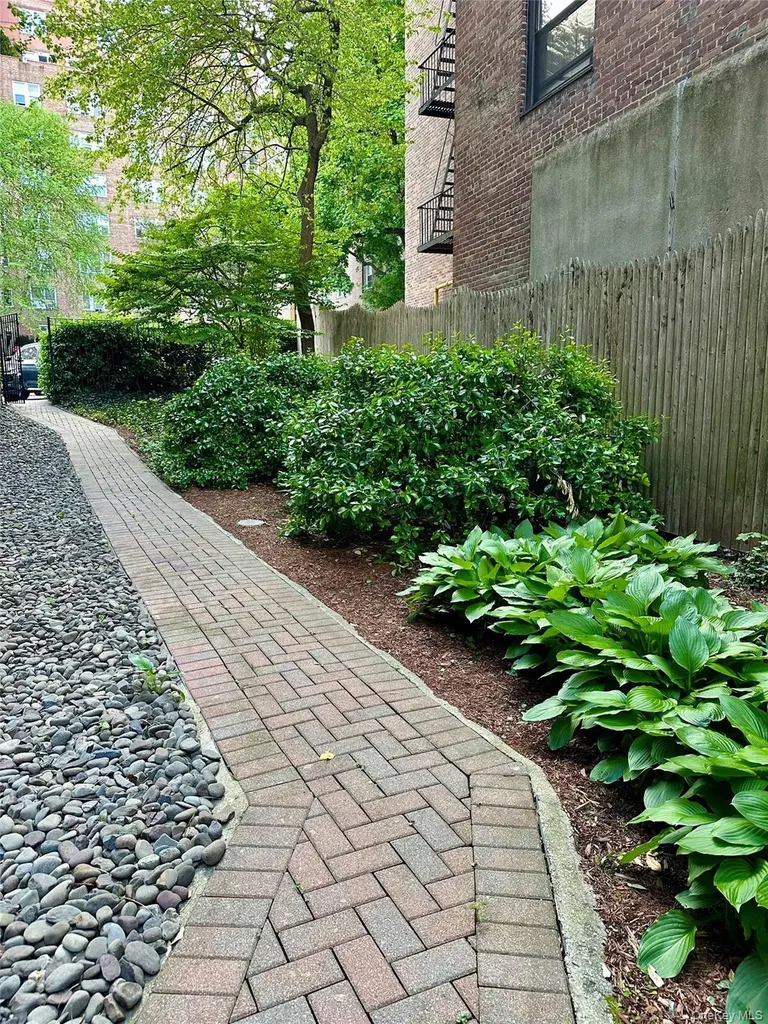 25 Parkview Avenue Bronxville NY 10708