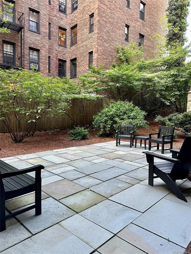 25 Parkview Avenue Bronxville NY 10708