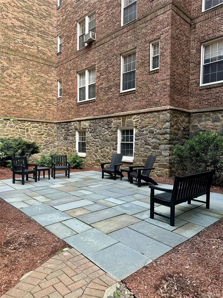 25 Parkview Avenue Bronxville NY 10708