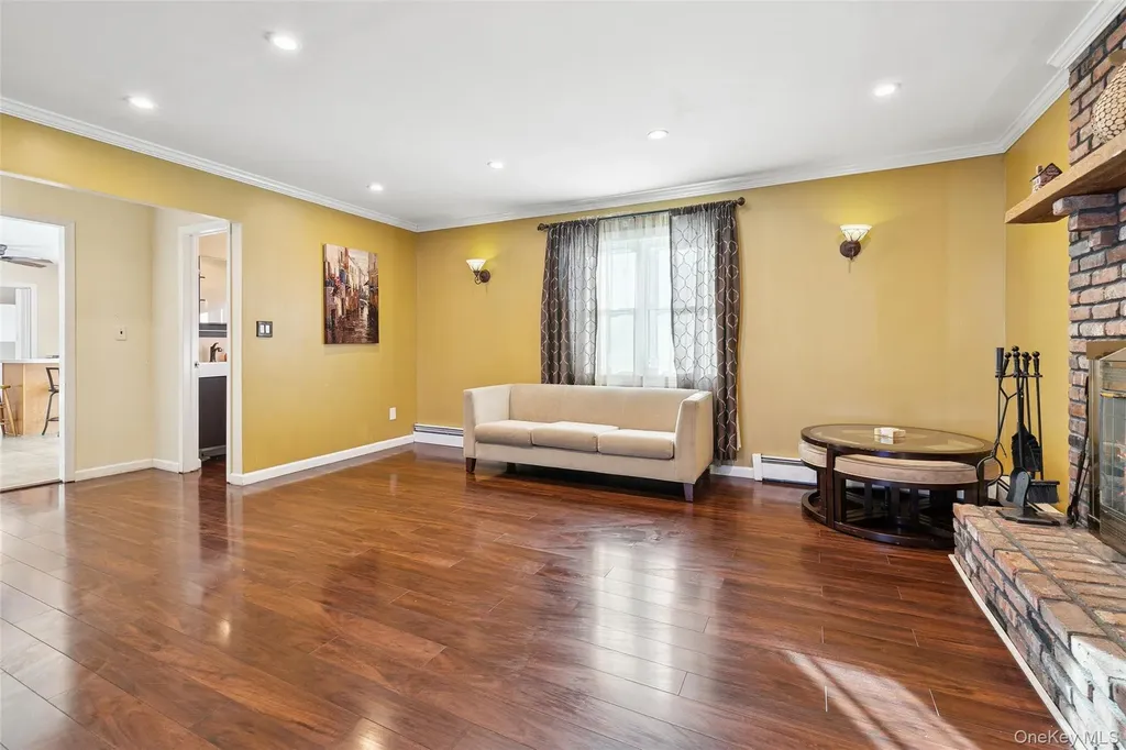 12 Ormand Avenue Medford NY 11763