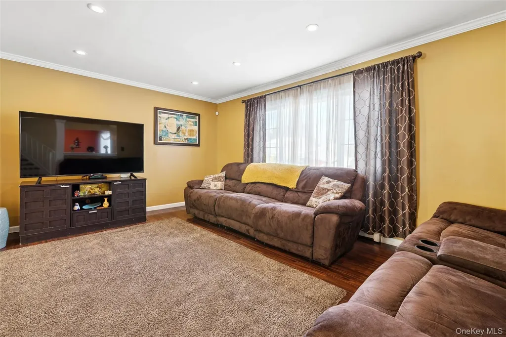 12 Ormand Avenue Medford NY 11763