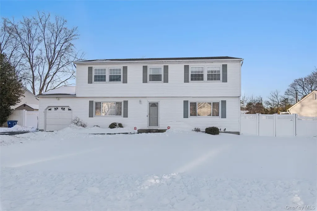 12 Ormand Avenue Medford NY 11763