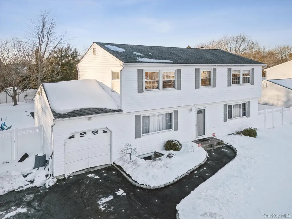 12 Ormand Avenue Medford NY 11763