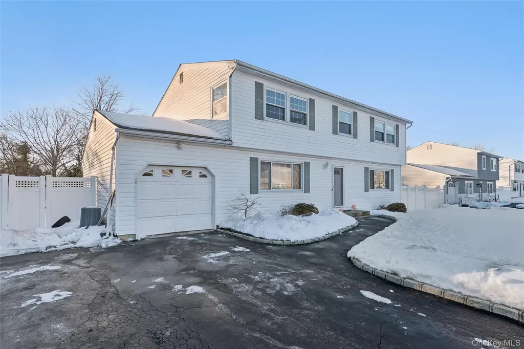 12 Ormand Avenue Medford NY 11763