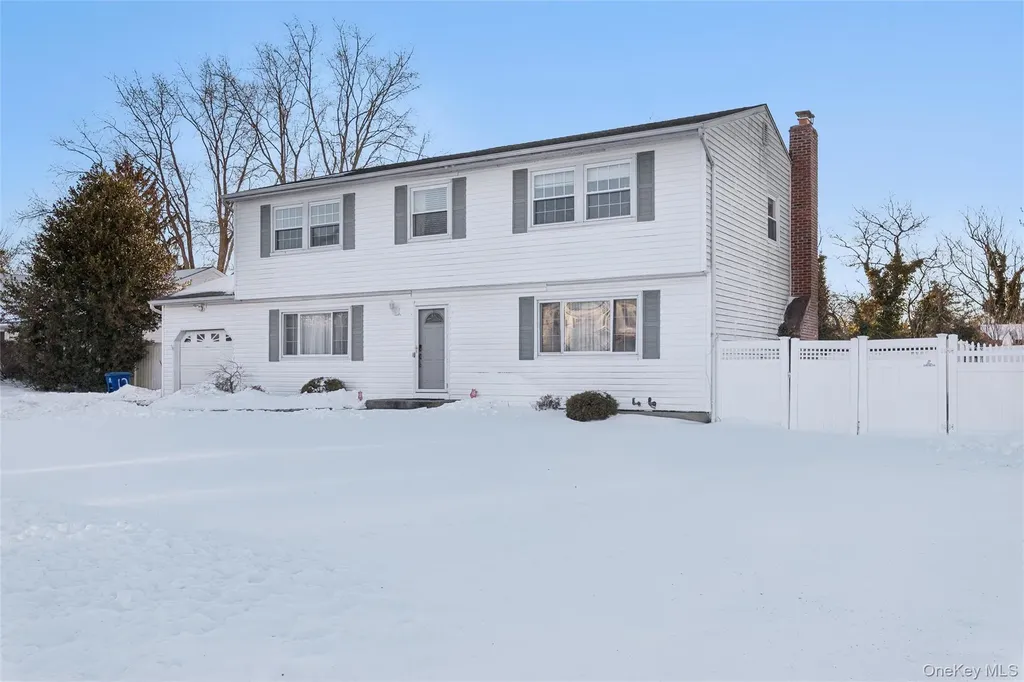 12 Ormand Avenue Medford NY 11763