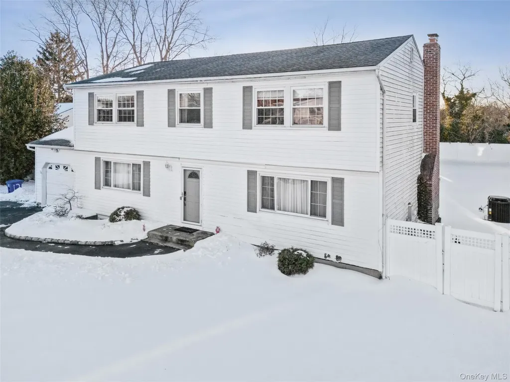 12 Ormand Avenue Medford NY 11763
