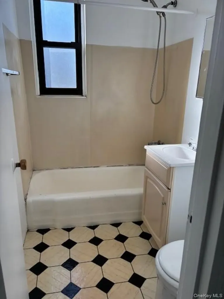 209-10 41 Avenue Bayside NY 11361