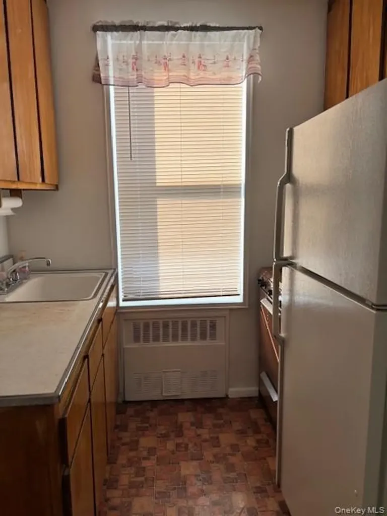 209-10 41 Avenue Bayside NY 11361