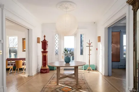 10 Old Route 9 Hyde Park NY 12580