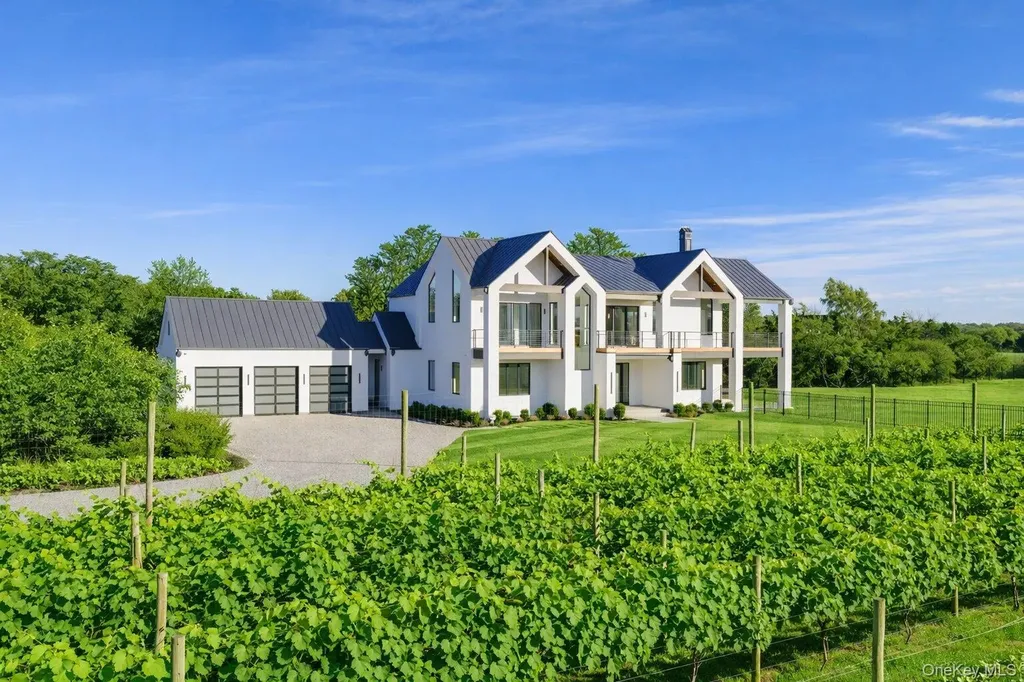 19620 Soundview Avenue Southold NY 11971