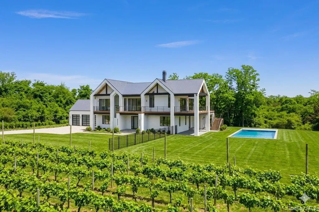 19620 Soundview Avenue Southold NY 11971