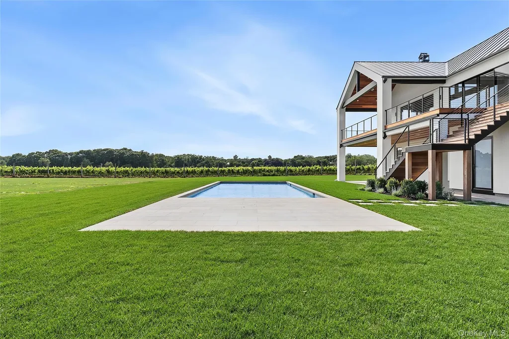 19620 Soundview Avenue Southold NY 11971