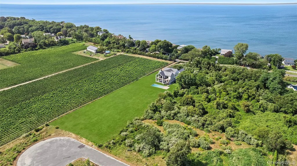 19620 Soundview Avenue Southold NY 11971