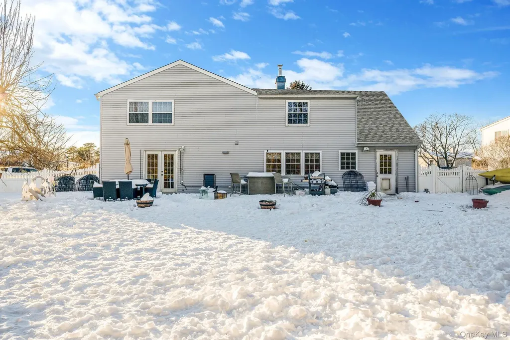 9 Norway Pine Drive Medford NY 11763