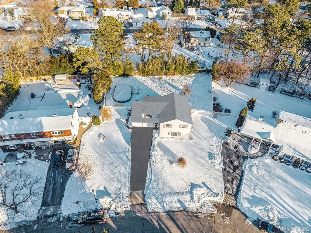 9 Norway Pine Drive Medford NY 11763