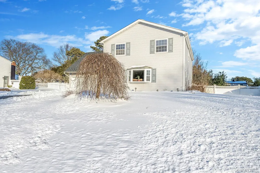 9 Norway Pine Drive Medford NY 11763