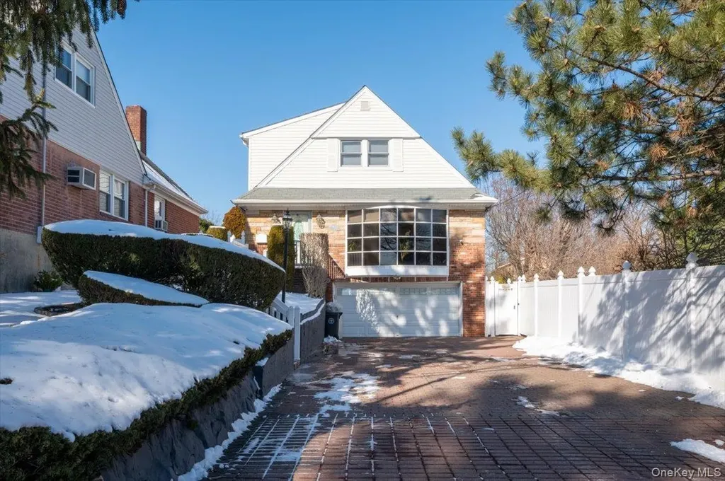 19611 Pompeii Avenue Hollis NY 11423