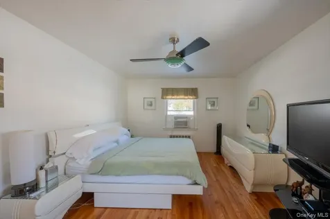 19611 Pompeii Avenue Hollis NY 11423