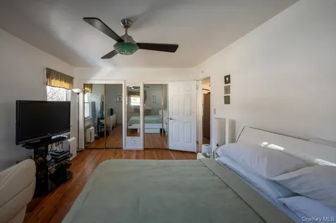 19611 Pompeii Avenue Hollis NY 11423