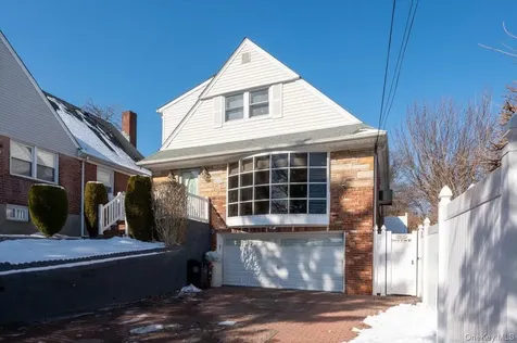 19611 Pompeii Avenue Hollis NY 11423