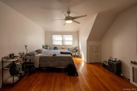 19611 Pompeii Avenue Hollis NY 11423