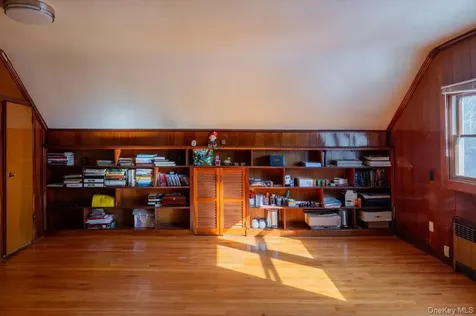 19611 Pompeii Avenue Hollis NY 11423