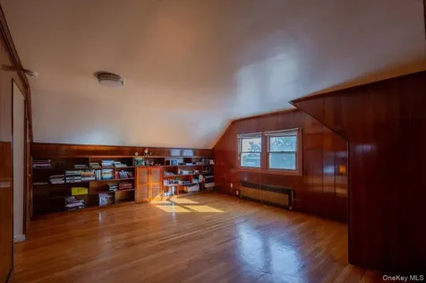 19611 Pompeii Avenue Hollis NY 11423