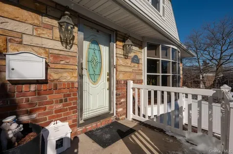 19611 Pompeii Avenue Hollis NY 11423