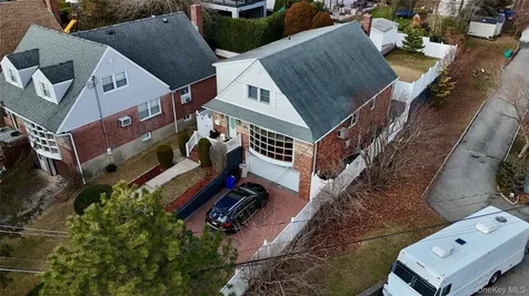 19611 Pompeii Avenue Hollis NY 11423