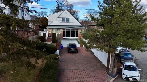 19611 Pompeii Avenue Hollis NY 11423