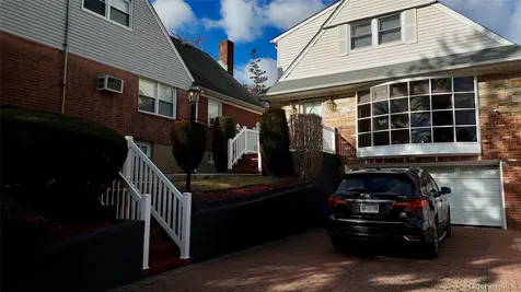 19611 Pompeii Avenue Hollis NY 11423