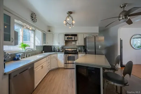 19611 Pompeii Avenue Hollis NY 11423