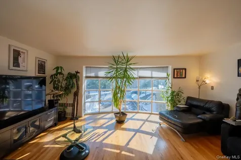 19611 Pompeii Avenue Hollis NY 11423